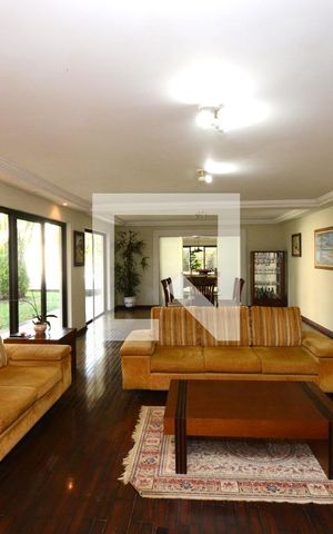 Casa à venda com 747m², 4 quartos e 6 vagasSala