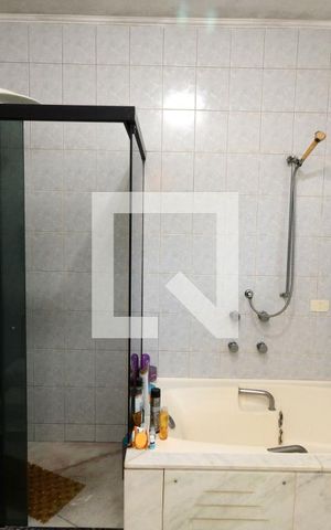 Casa à venda com 747m², 4 quartos e 6 vagasBanheiro da Suíte Master