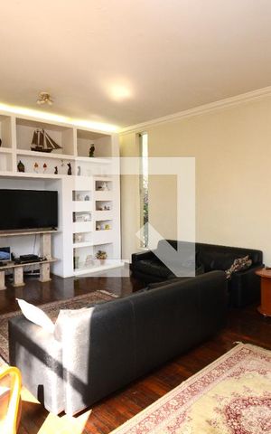 Casa à venda com 747m², 4 quartos e 6 vagasSala de TV