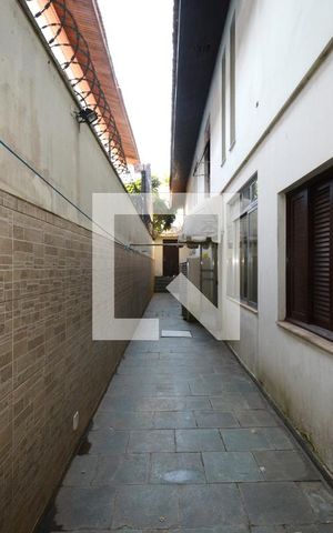 Casa à venda com 747m², 4 quartos e 6 vagasCorredor de Serviço