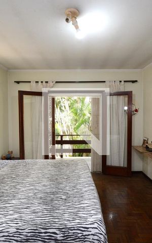 Casa à venda com 747m², 4 quartos e 6 vagasSuíte 2