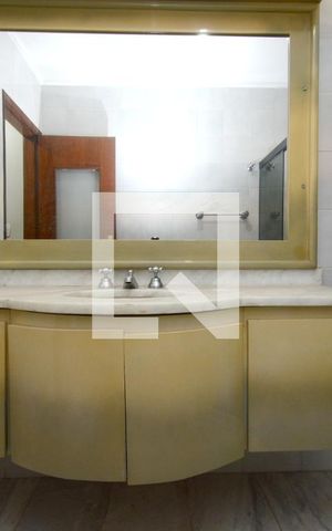 Casa à venda com 747m², 4 quartos e 6 vagasBanheiro da Suíte 3