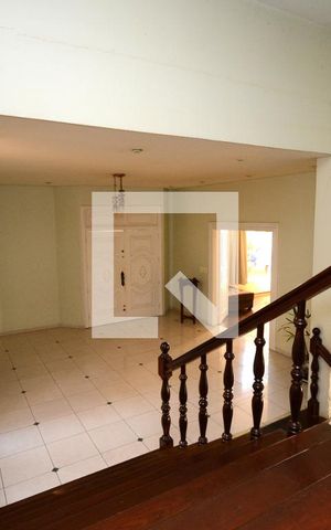 Casa à venda com 747m², 4 quartos e 6 vagasEscada