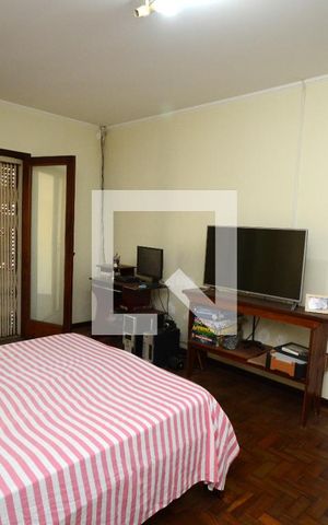 Casa à venda com 747m², 4 quartos e 6 vagasSuíte 4
