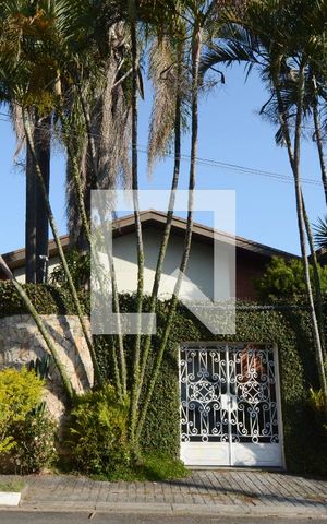 Casa à venda com 747m², 4 quartos e 6 vagasFachada