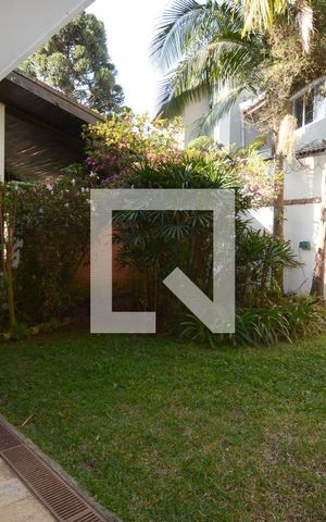 Casa à venda com 747m², 4 quartos e 6 vagasQuintal