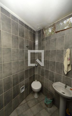 Casa à venda com 747m², 4 quartos e 6 vagasBanheiro da Piscina