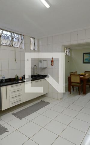 Casa à venda com 747m², 4 quartos e 6 vagasCozinha