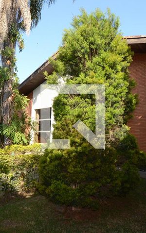 Casa à venda com 747m², 4 quartos e 6 vagasFrente e entrada