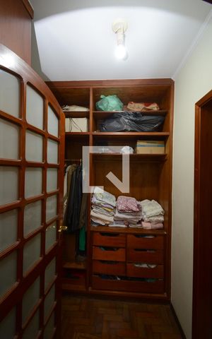 Casa à venda com 747m², 4 quartos e 6 vagasCloset da suíte 3