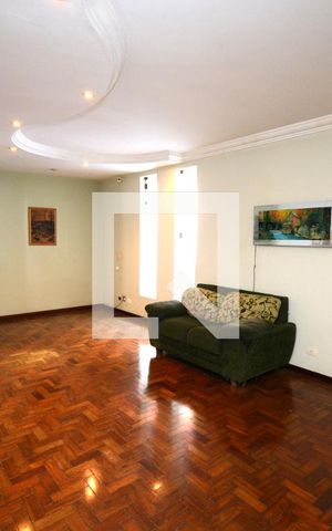 Casa à venda com 747m², 4 quartos e 6 vagasHall das Suítes