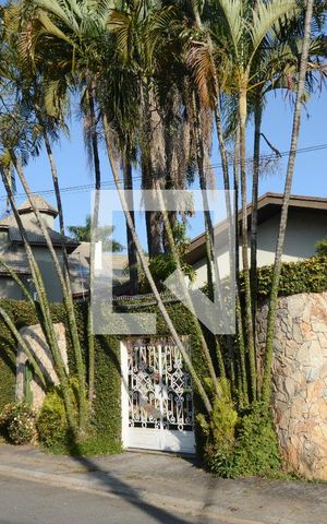 Casa à venda com 747m², 4 quartos e 6 vagasFachada