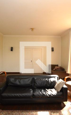 Casa à venda com 747m², 4 quartos e 6 vagasSala de TV