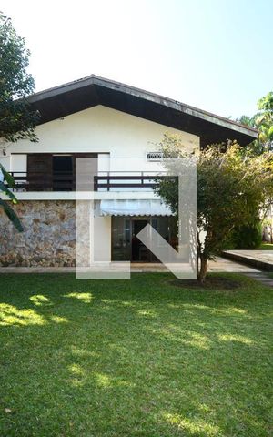 Casa à venda com 747m², 4 quartos e 6 vagasQuintal