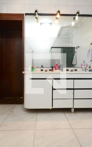 Casa à venda com 747m², 4 quartos e 6 vagasBanheiro da Suíte Master