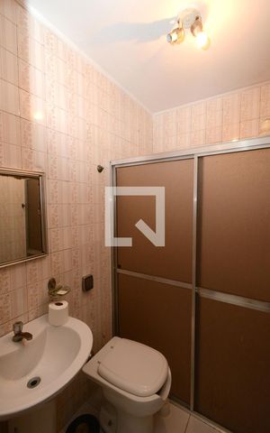 Casa à venda com 747m², 4 quartos e 6 vagasBanheiro de serviço
