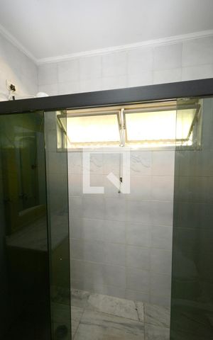 Casa à venda com 747m², 4 quartos e 6 vagasBanheiro da Suíte 3