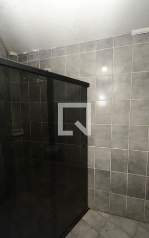Casa à venda com 747m², 4 quartos e 6 vagasBanheiro da Piscina