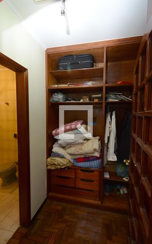 Casa à venda com 747m², 4 quartos e 6 vagasCloset da suíte 4
