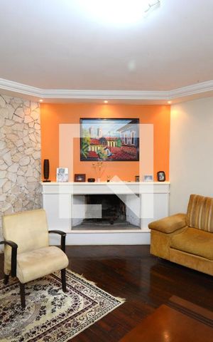 Casa à venda com 747m², 4 quartos e 6 vagasSala