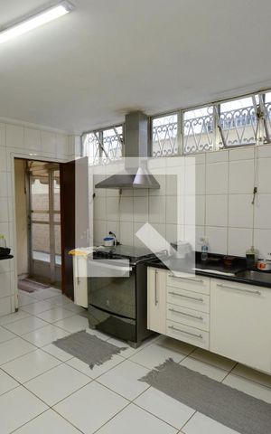 Casa à venda com 747m², 4 quartos e 6 vagasCozinha