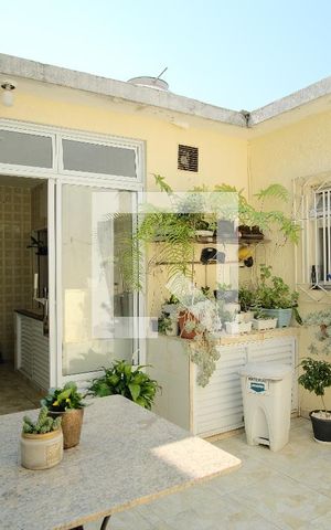 Casa à venda com 149m², 5 quartos e 2 vagasQuintal