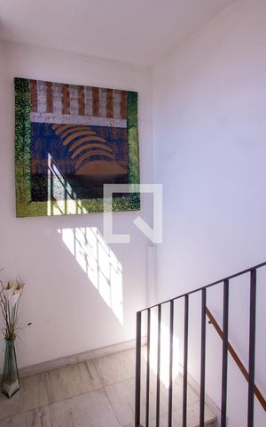 Apartamento à venda com 240m², 3 quartos e 2 vagas Apartamento à venda com 240m², 3 quartos e 2 vagasEscada
