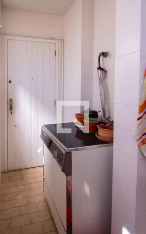Apartamento à venda com 240m², 3 quartos e 2 vagas Apartamento à venda com 240m², 3 quartos e 2 vagasÁrea de Serviço