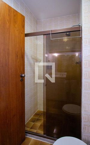 Apartamento à venda com 240m², 3 quartos e 2 vagas Apartamento à venda com 240m², 3 quartos e 2 vagasBanheiro Social
