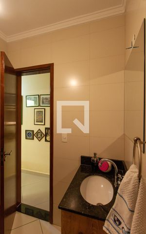 Casa à venda com 153m², 3 quartos e 2 vagasBanheiro