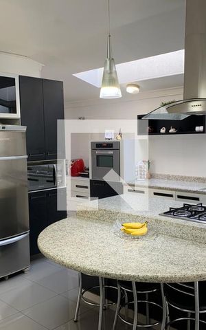 Casa à venda com 248m², 5 quartos e 3 vagas
