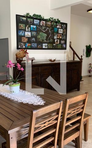 Casa à venda com 248m², 5 quartos e 3 vagas