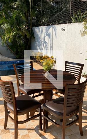 Casa à venda com 248m², 5 quartos e 3 vagas