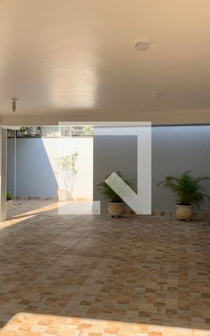 Casa à venda com 248m², 5 quartos e 3 vagas
