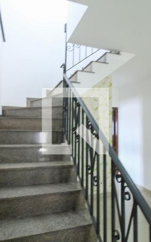 Casa à venda com 290m², 3 quartos e 2 vagas Casa à venda com 290m², 3 quartos e 2 vagasSala