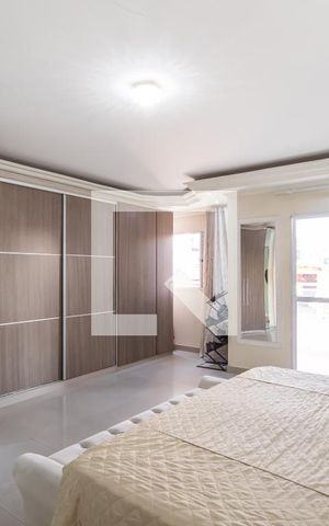 Casa à venda com 360m², 4 quartos e 2 vagas Casa à venda com 360m², 4 quartos e 2 vagasSuíte