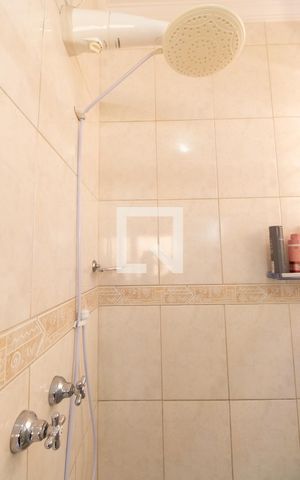 Casa à venda com 247m², 4 quartos e 4 vagas Casa à venda com 247m², 4 quartos e 4 vagasBanheiro da Suíte 1
