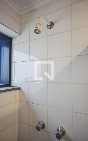Apartamento à venda com 190m², 4 quartos e 3 vagas Apartamento à venda com 190m², 4 quartos e 3 vagasChuveiro do Banheiro da Suíte 1