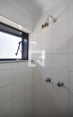 Apartamento à venda com 190m², 4 quartos e 3 vagas Apartamento à venda com 190m², 4 quartos e 3 vagasChuveiro do Banheiro da Suíte 2
