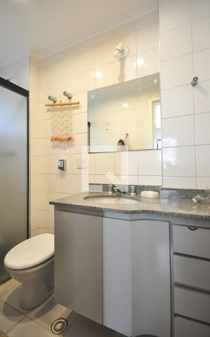 Apartamento à venda com 190m², 4 quartos e 3 vagas Apartamento à venda com 190m², 4 quartos e 3 vagasBanheiro Suíte 1