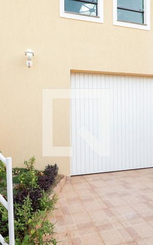 Casa para alugar com 241m², 3 quartos e 4 vagasEntrada