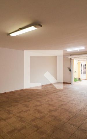 Casa para alugar com 241m², 3 quartos e 4 vagasGaragem