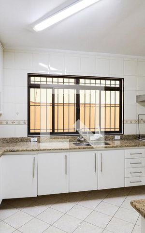 Casa para alugar com 241m², 3 quartos e 4 vagasCozinha