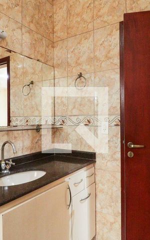 Casa para alugar com 241m², 3 quartos e 4 vagasBanheiro da Suíte 1