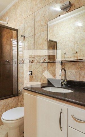 Casa para alugar com 241m², 3 quartos e 4 vagasBanheiro da Suíte 1