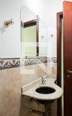 Casa para alugar com 241m², 3 quartos e 4 vagasLavabo