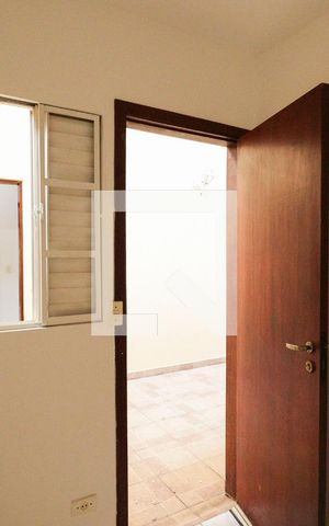 Casa para alugar com 241m², 3 quartos e 4 vagasQuarto e Banheiro de Serviço