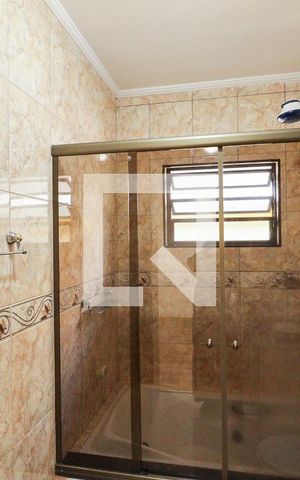 Casa para alugar com 241m², 3 quartos e 4 vagasBanheiro da Suíte 1
