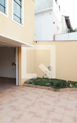 Casa para alugar com 241m², 3 quartos e 4 vagasEntrada