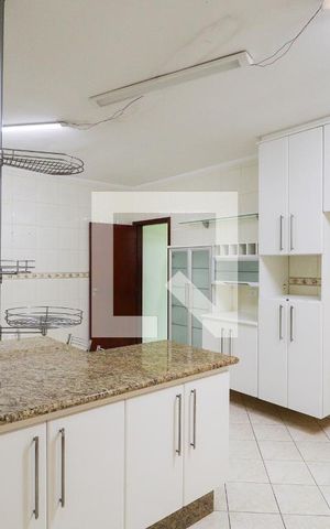 Casa para alugar com 241m², 3 quartos e 4 vagasCozinha